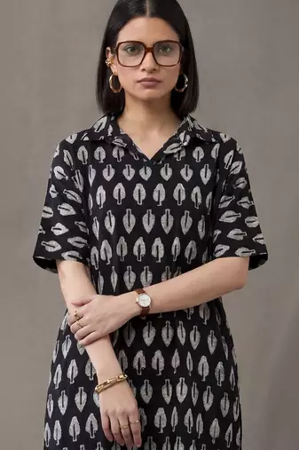 formal women ethnic motifs printed regular cotton kurta with trousers