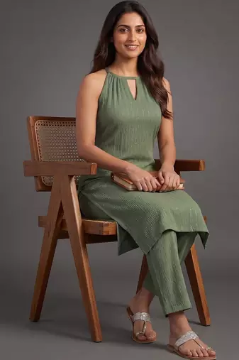 structured women regular kurta with trousers