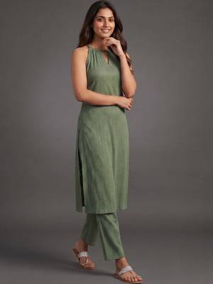 structured women regular kurta with trousers 5