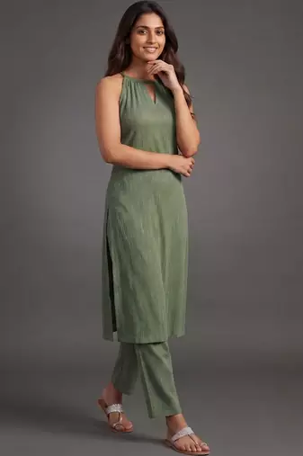 structured women regular kurta with trousers