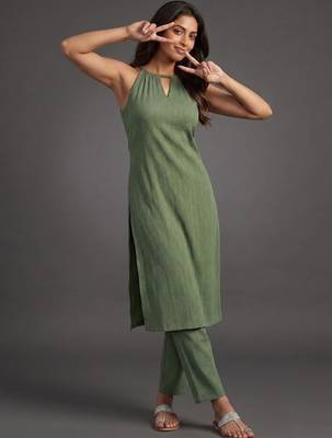 structured women regular kurta with trousers 6