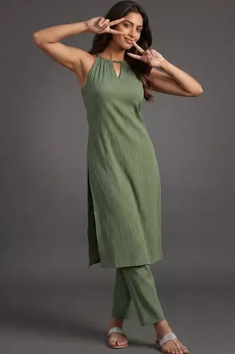 structured women regular kurta with trousers