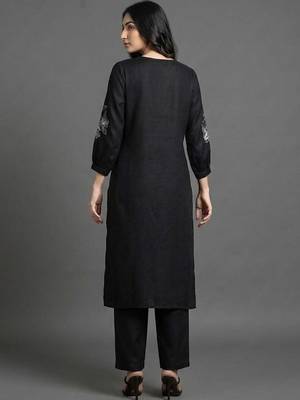 tailored women ethnic motifs embroidered regular thread work kurta with trousers 3