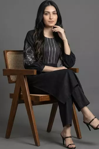 tailored women ethnic motifs embroidered regular thread work kurta with trousers