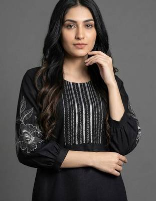 tailored women ethnic motifs embroidered regular thread work kurta with trousers 7