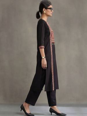 tailored women ethnic motifs embroidered regular thread work cotton kurta with trousers & with dupatta 7