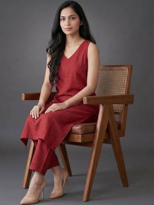 formal women regular kurta with trousers 4