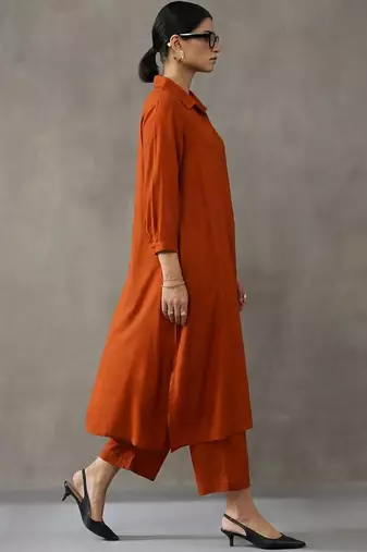 women regular kurta with trousers