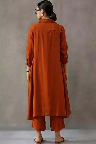 women regular kurta with trousers