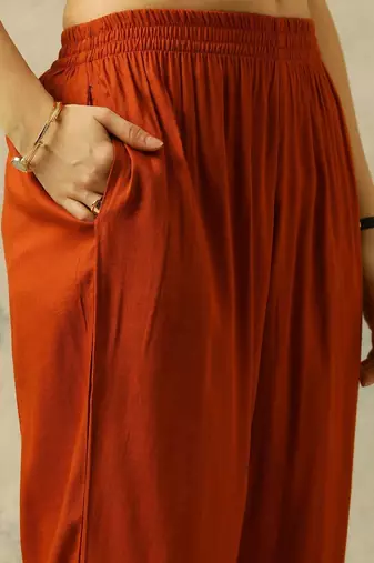 women regular kurta with trousers