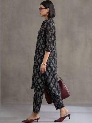 everyday workwear women printed regular cotton kurta with trousers 4