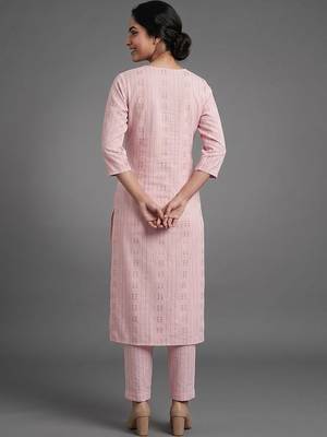 tailored women printed regular kurta with trousers 3
