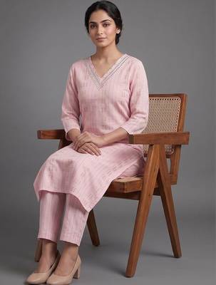 tailored women printed regular kurta with trousers 4