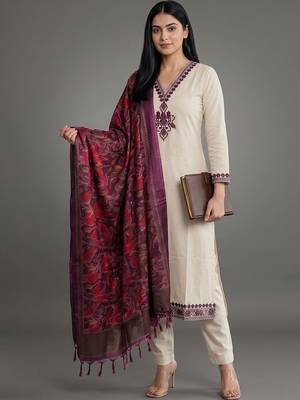 smart women floral embroidered regular thread work kurta with trousers & with dupatta 1