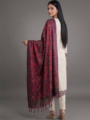 smart women floral embroidered regular thread work kurta with trousers & with dupatta 3