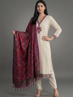 smart women floral embroidered regular thread work kurta with trousers & with dupatta 5