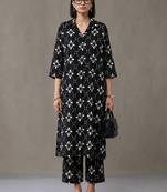 structured women floral printed regular kurta with trousers