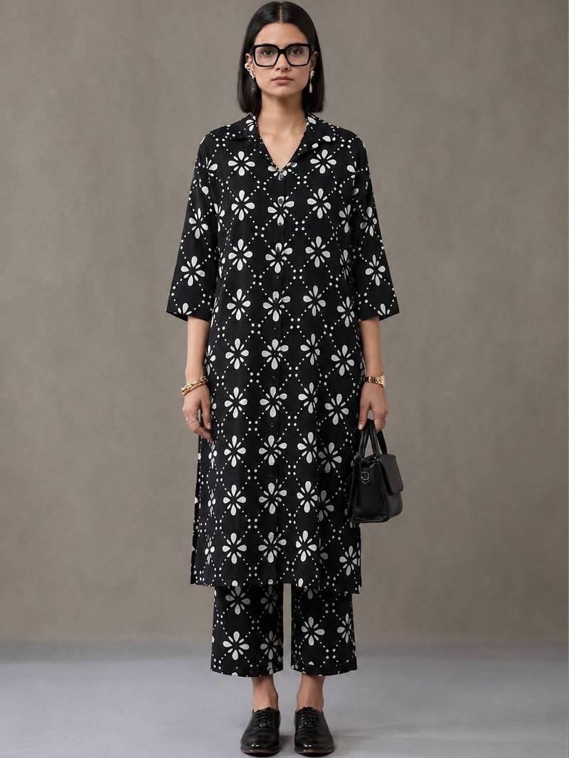 structured women floral printed regular kurta with trousers