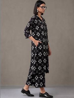 structured women floral printed regular kurta with trousers 2