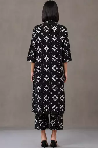 structured women floral printed regular kurta with trousers