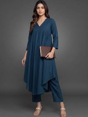 smart women empire silk crepe kurta with trousers 1