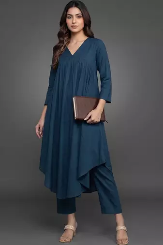 smart women empire silk crepe kurta with trousers