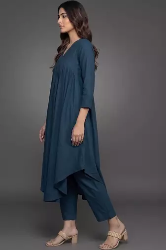 smart women empire silk crepe kurta with trousers