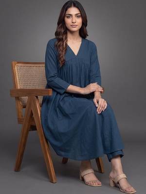 smart women empire silk crepe kurta with trousers 4