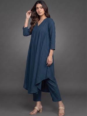 smart women empire silk crepe kurta with trousers 5