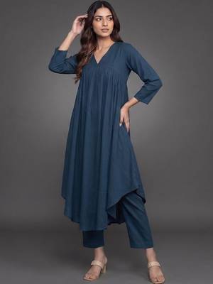 smart women empire silk crepe kurta with trousers 6