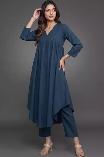 smart women empire silk crepe kurta with trousers
