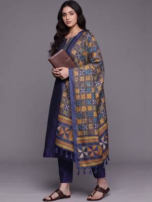 smart women regular thread work kurta with trousers & with dupatta 1