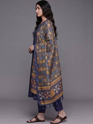 smart women regular thread work kurta with trousers & with dupatta 2