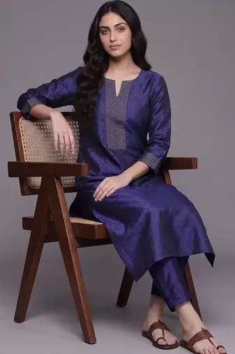 smart women regular thread work kurta with trousers & with dupatta