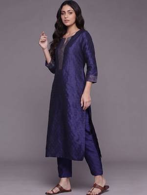 smart women regular thread work kurta with trousers & with dupatta 5