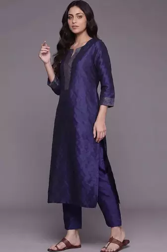 smart women regular thread work kurta with trousers & with dupatta