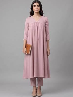 structured women empire silk crepe kurta with trousers 1
