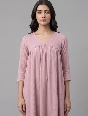 structured women empire silk crepe kurta with trousers 7