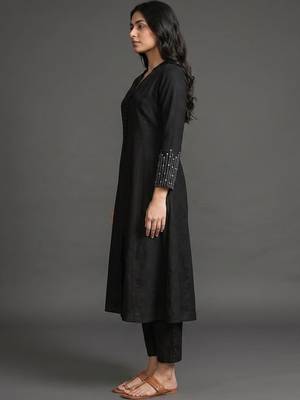 everyday workwear women regular beads and stones kurta with trousers 2