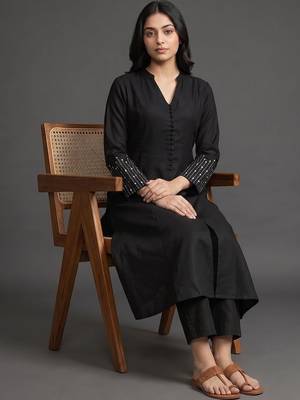 everyday workwear women regular beads and stones kurta with trousers 4