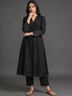 everyday workwear women regular beads and stones kurta with trousers 6