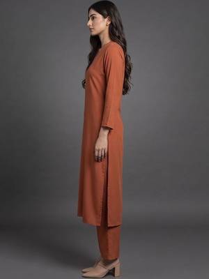 everyday workwear women regular silk crepe kurta with trousers 2