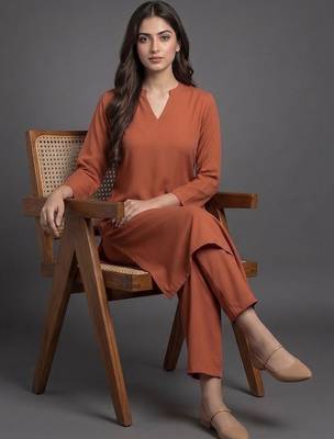 everyday workwear women regular silk crepe kurta with trousers 4
