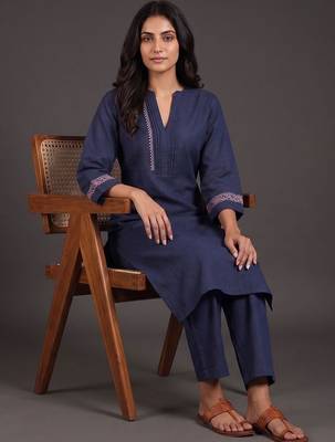 tailored women ethnic motifs embroidered regular thread work kurta with palazzos 4