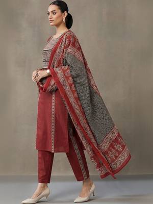 workwear women embroidered regular thread work cotton kurta with trousers & with dupatta 3