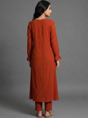 tailored women regular kurta with trousers 3