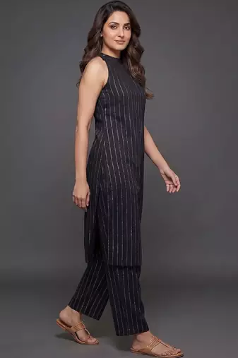 structured women striped regular silk crepe kurta with trousers