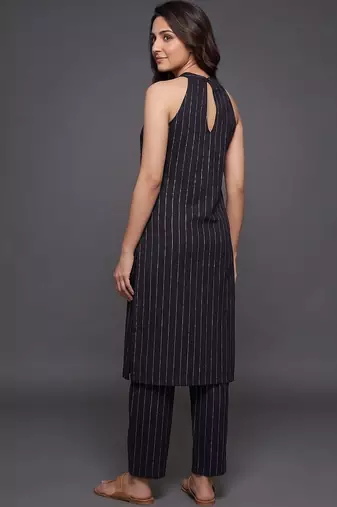 structured women striped regular silk crepe kurta with trousers