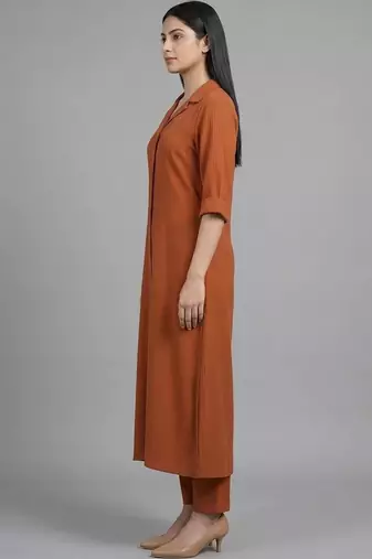 everyday workwear women regular silk crepe kurta with trousers