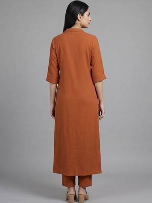 everyday workwear women regular silk crepe kurta with trousers 3